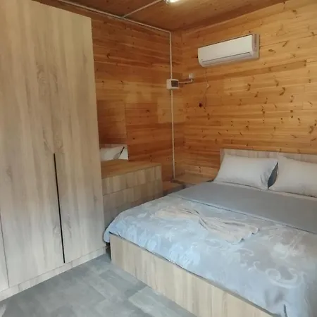 Lodge Vrucaj' S *